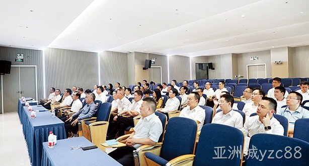 坚定信心   克服困难   持续向前